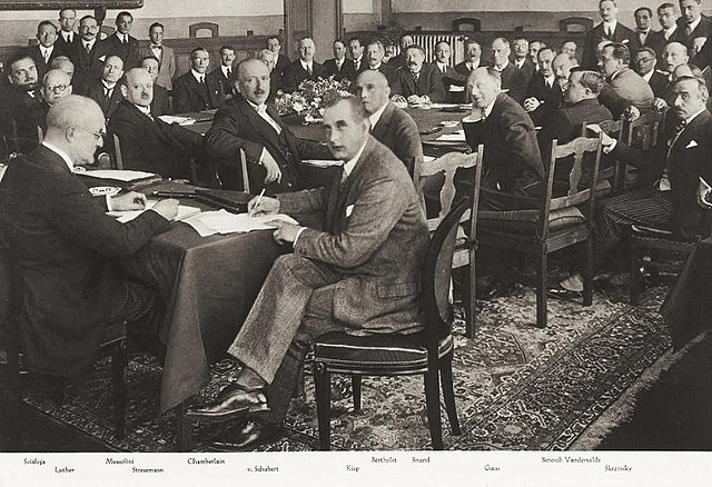 Weimar Republic The men of the delegations at the Locarno Pact, 1925, StudySmarter