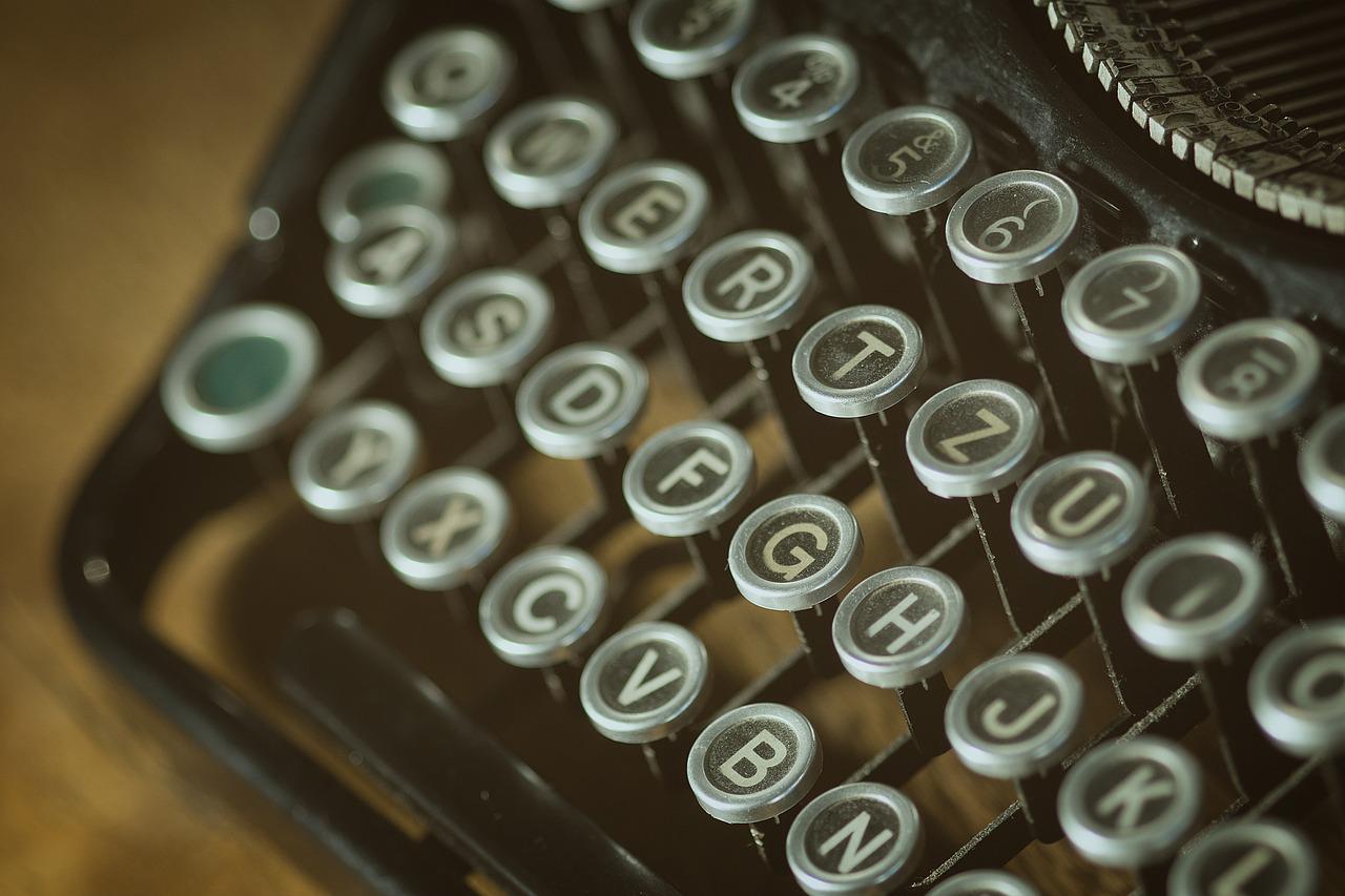 Jack Kerouac+ Typewriter/Jack Kerouac biography +StudySmarter