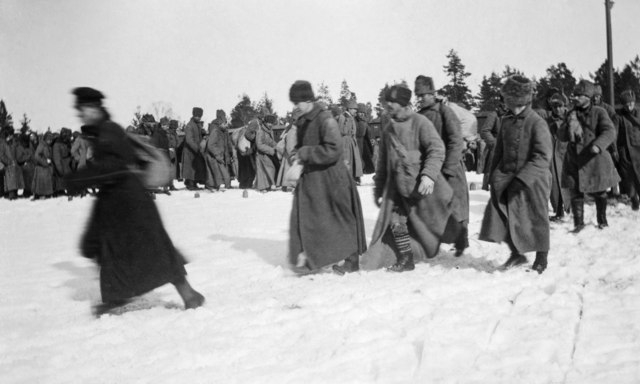 El Motín de Kronstadt, Marineros de Kronstadt llegan como refugiados a Finlandia, Wikimedia Commons. StudySmarter