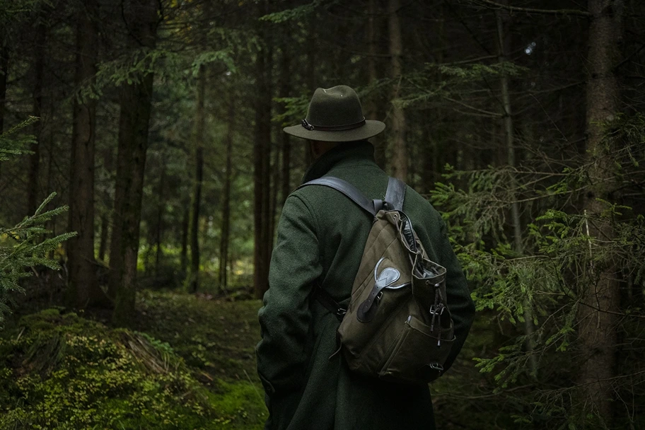 Walking Thoreau Woods Alone Hiker 91Ó°ÊÓ