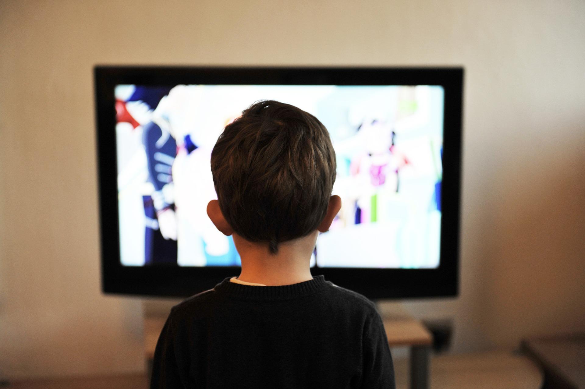 Media Representations and Audiences, Image of child watching tv, StudySmarter
