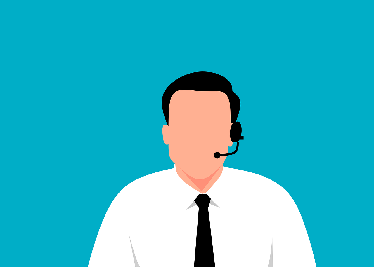 Imagen de un hombre con unos auriculares puestos. StudySmarter