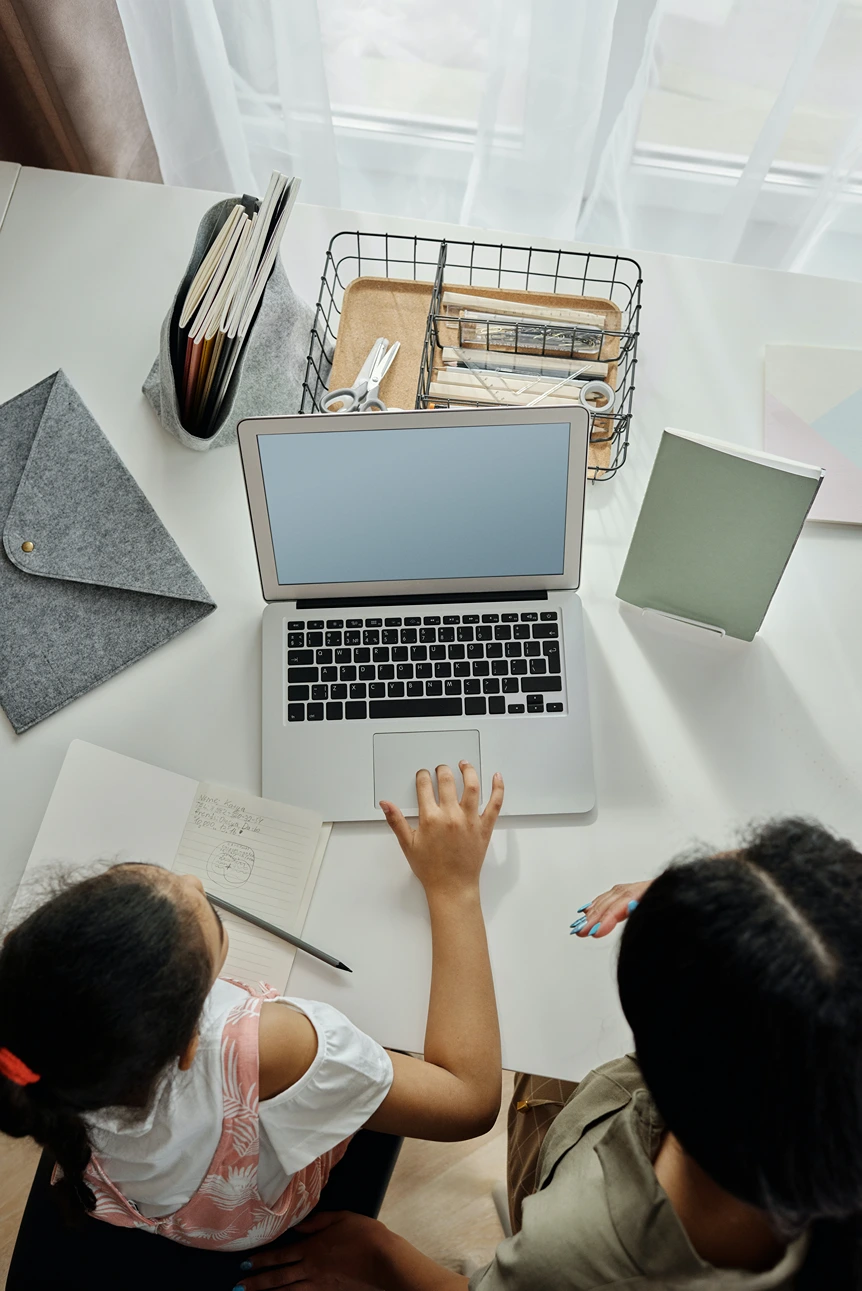 Ethnic Inequality, Mother and child working together on a laptop, StudySmarter