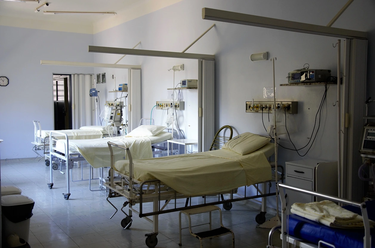 Ethnic Inequality, Hospital ward with beds, StudySmarter