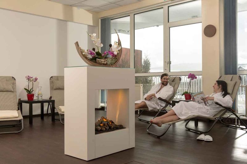 Ruhebereich mit Kamin