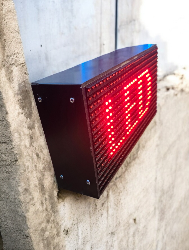 KAYAN YAZI 16X32 CM KIRMIZI KAYAN YAZI PANO ÇİFT YÖN 12 VOLT ARAÇ İÇİN TAK ÇALIŞTIR 