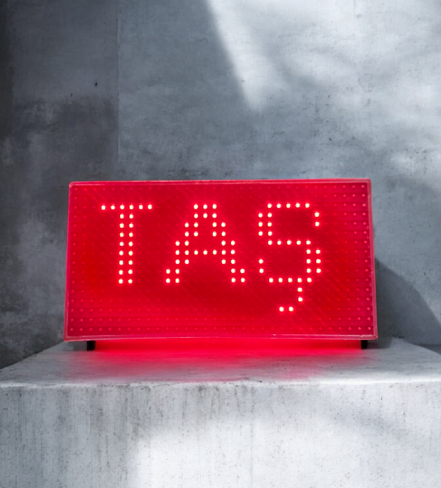 KAYAN YAZI 16X32 CM KIRMIZI KAYAN YAZI PANO ÇİFT YÖN 12 VOLT ARAÇ İÇİN TAK ÇALIŞTIR 