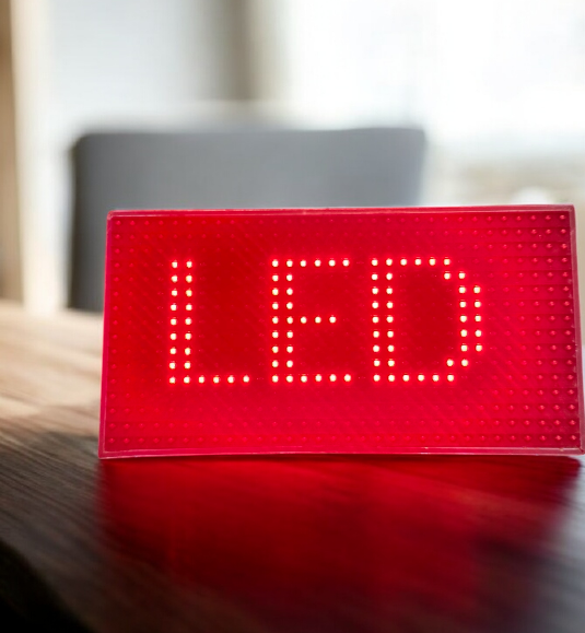 KAYAN YAZI 16X32 CM KIRMIZI KAYAN YAZI PANO ÇİFT YÖN 12 VOLT ARAÇ İÇİN TAK ÇALIŞTIR 