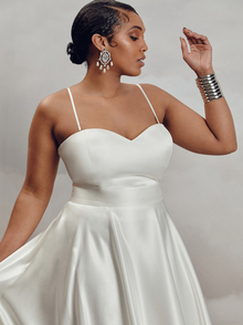 darla bodice satin - curve dress photo 1