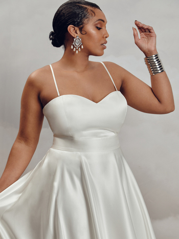 darla bodice satin - curve dress photo