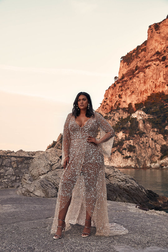 la bella donna curve  photo