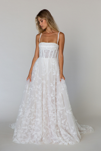 cyrus lace dress photo