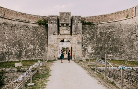 zoe and francois- xavier's wedding on the day of holy love  inspiration photo 7