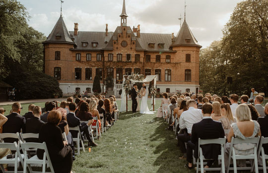 hannah and nicklas’ castle wedding   inspiration photo 3