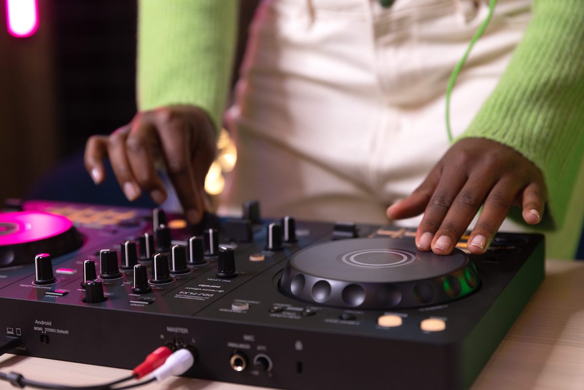 Pioneer DJ DDJ-FLX4 detail ovládání