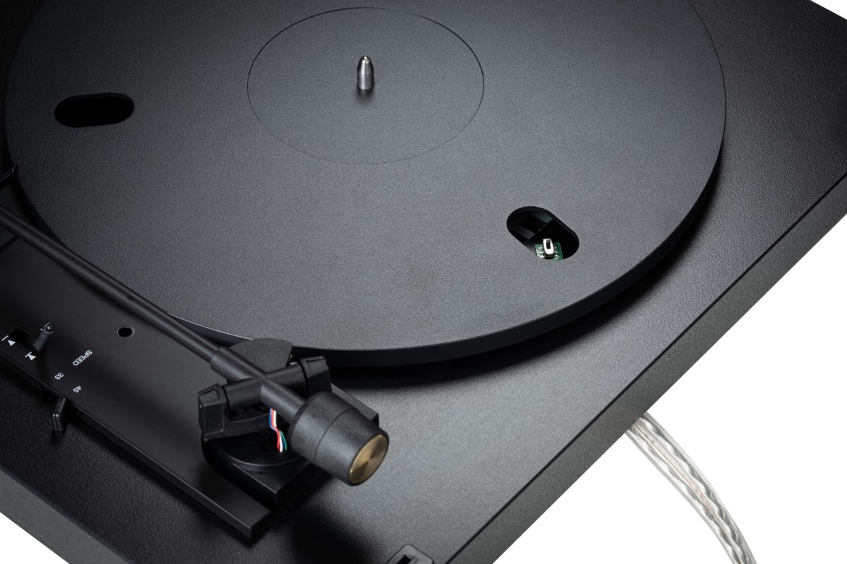 Pro-Ject A1.2 s automatickým ramienkom a hliníkovým tanierom