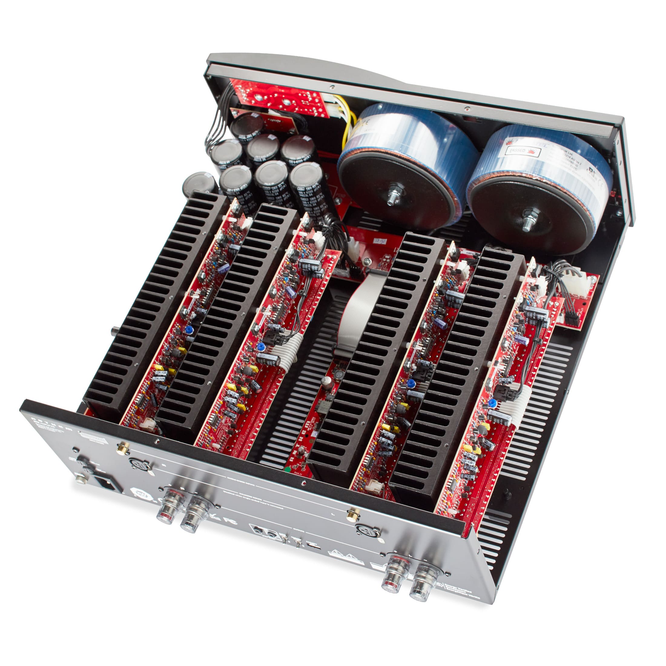 Pohľad do vnútra Anthem STR Amplifier s dvojicou toroidných transformátorov a architektúrou Dual Mono
