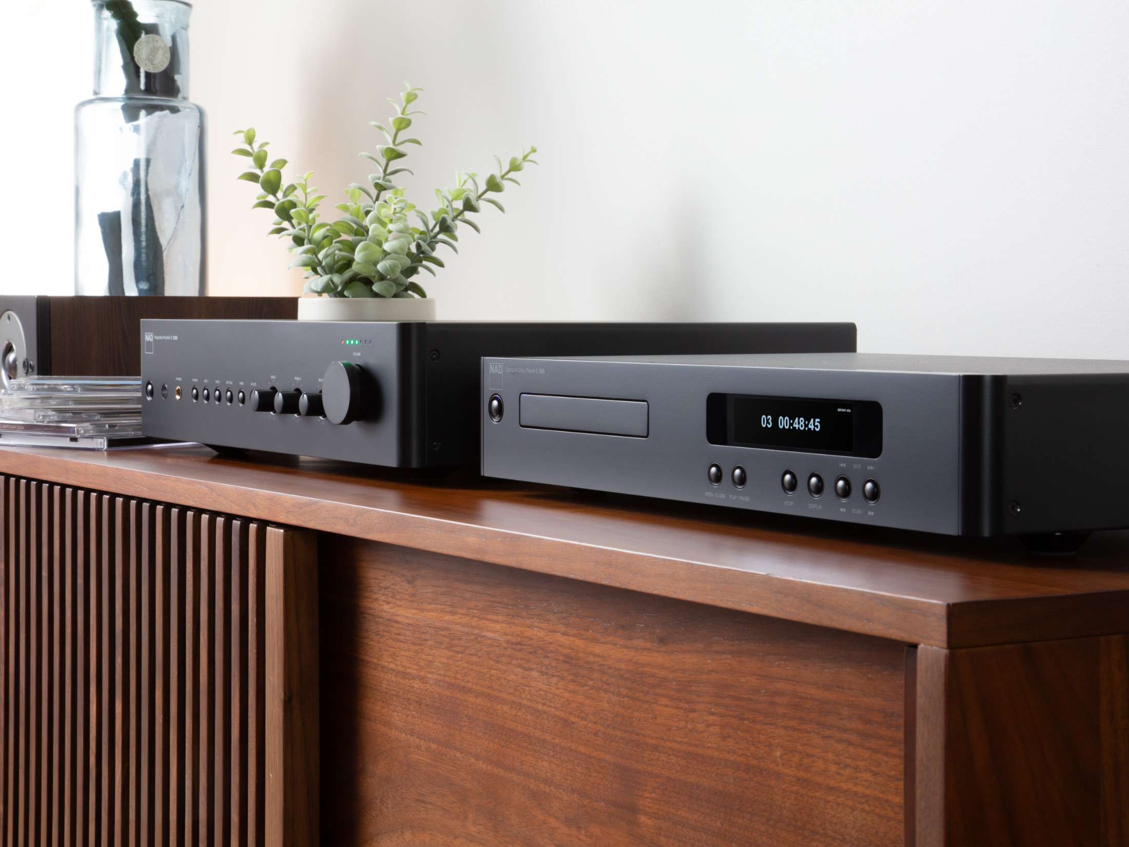NAD C 359S v hi-fi sestavě s CD přehrávačem NAD Classic Series