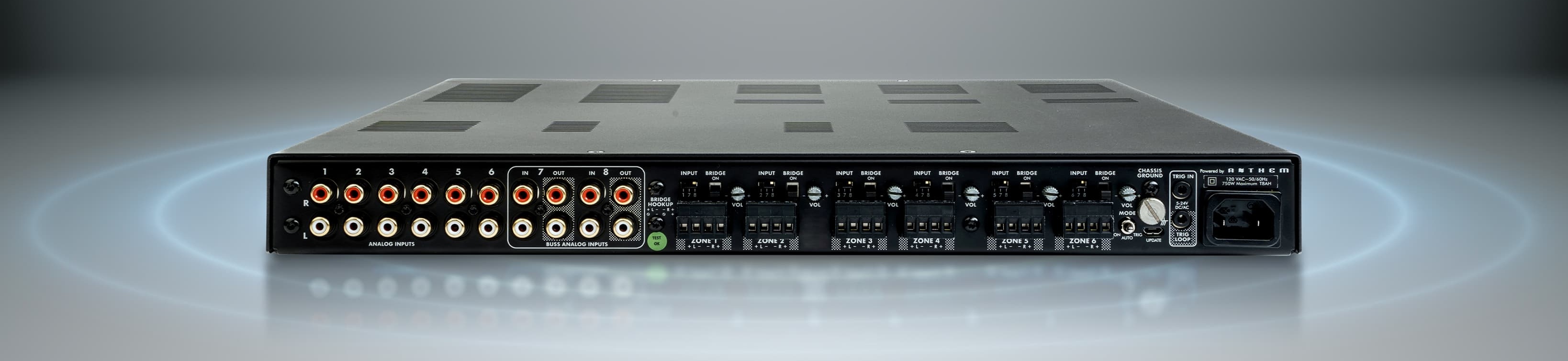 Zadní panel Anthem MDX-12 přes celou šířku se šesti stereo zónami a osmi páry RCA vstupů