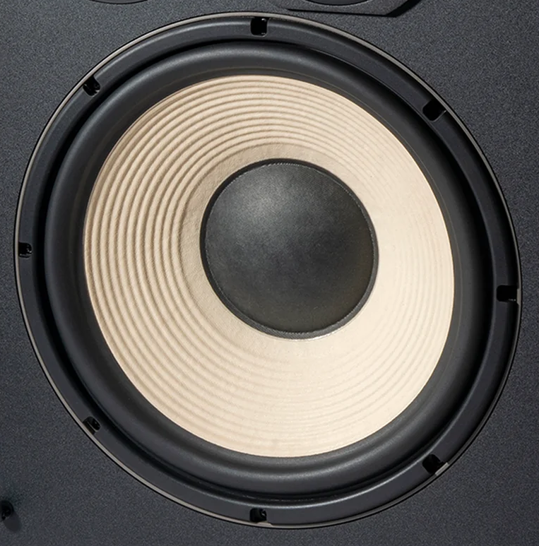 Detail 300mm basového měniče JBL L100 Classic MkII