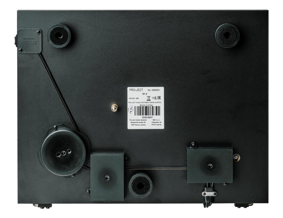 Spodní konstrukce a tlumicí nožičky Pro-Ject E1.2