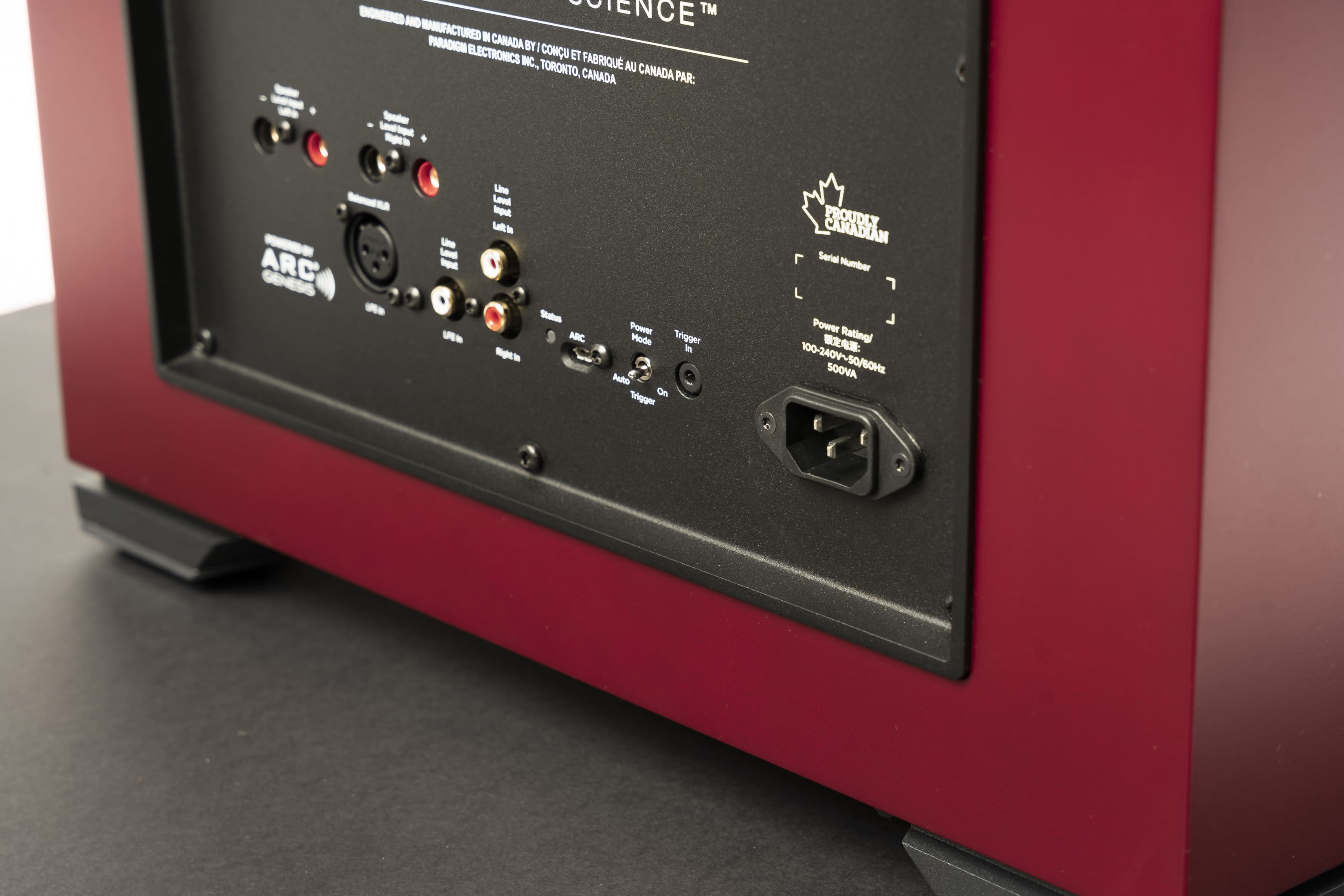Paradigm XR 13 Midnight Cherry – další pohled na červený subwoofer