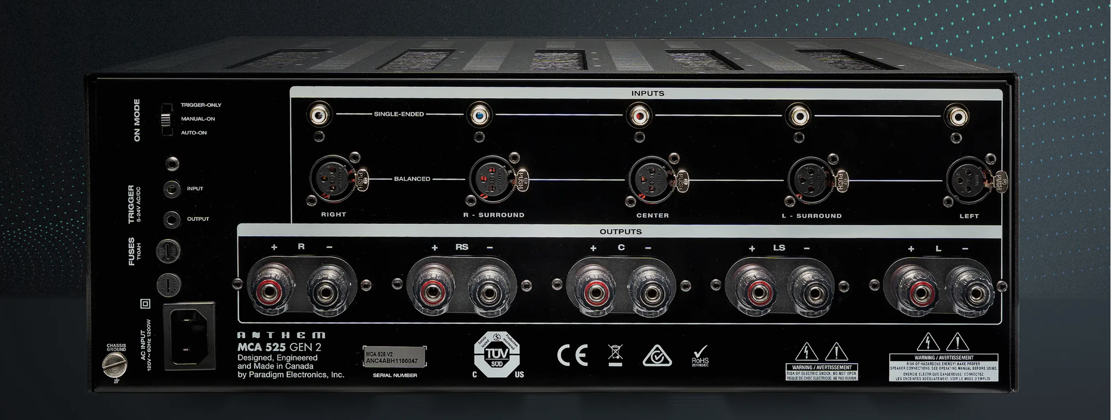 Zadný panel Anthem MCA 525 Gen 2 na celú šírku s piatimi vstupmi XLR, piatimi RCA, reproduktorovými terminálmi a triggerom