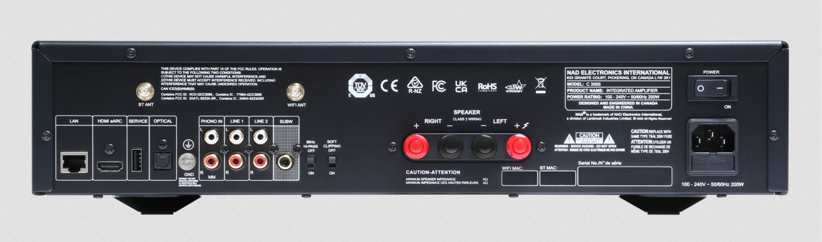 Kompletní zadní panel NAD C 359S s reproduktorovými svorkami, RCA vstupy, MM phono, HDMI eARC, optikou, subwooferem a síťovými konektory