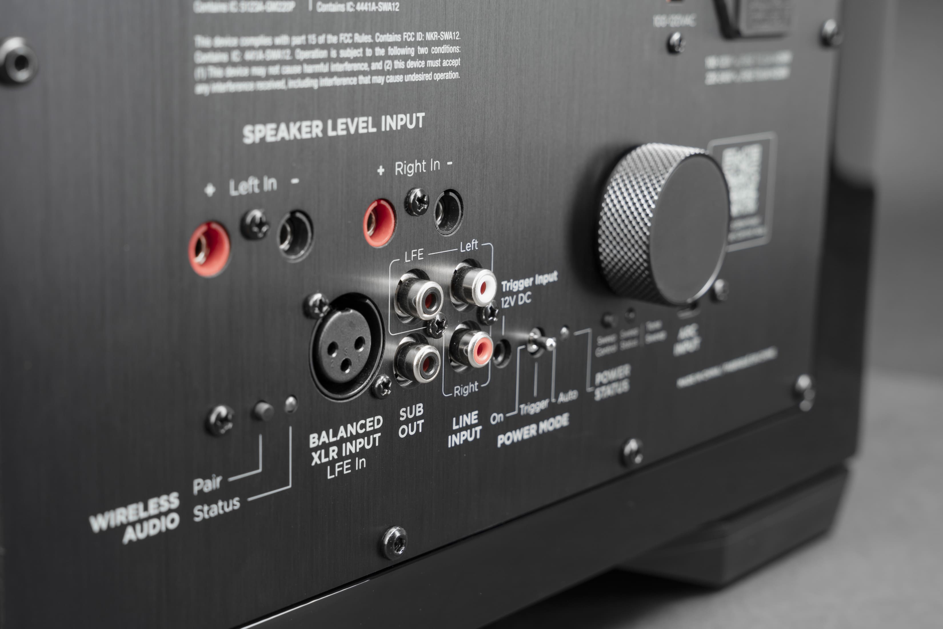 Paradigm Defiance S12 – detail aktivního subwooferu