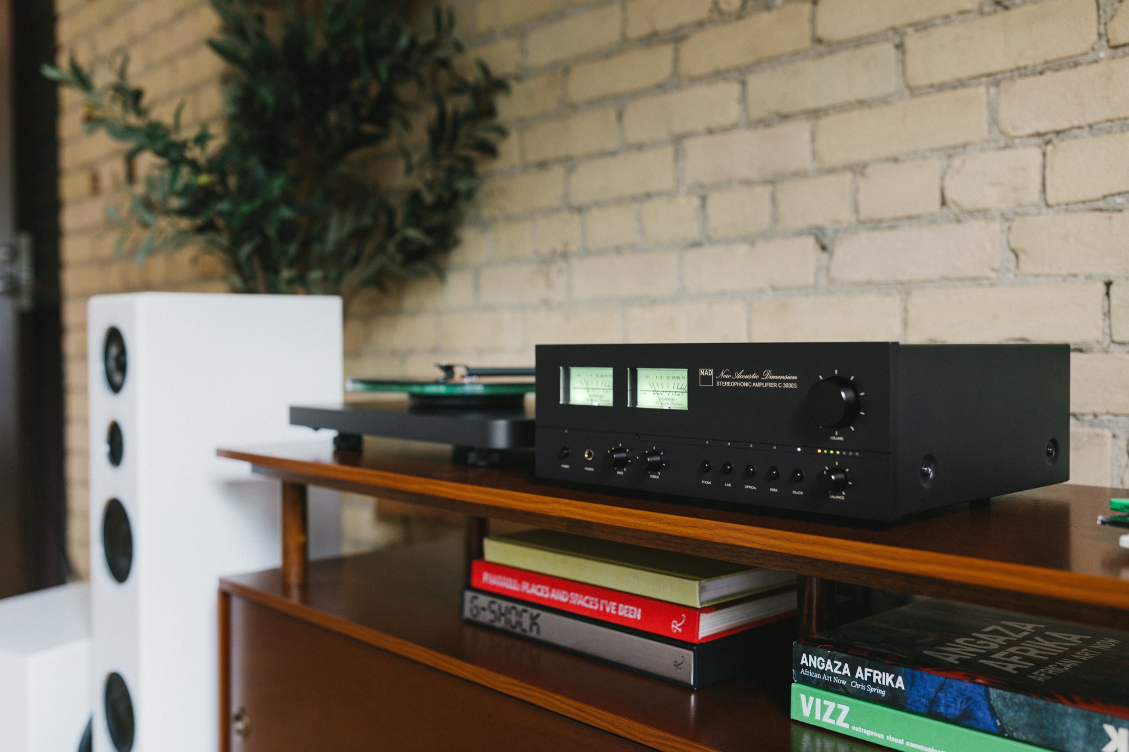 NAD C 3030S prémiový stereo zesilovač s BluOS streamingem