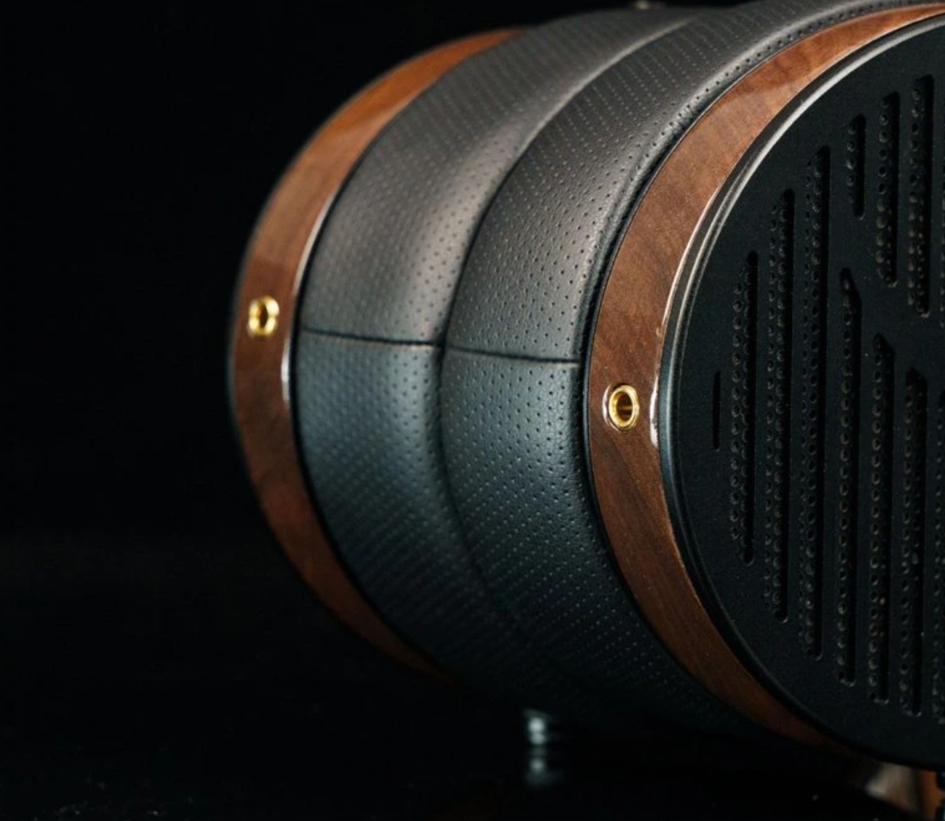 Fosi Audio i5 listening