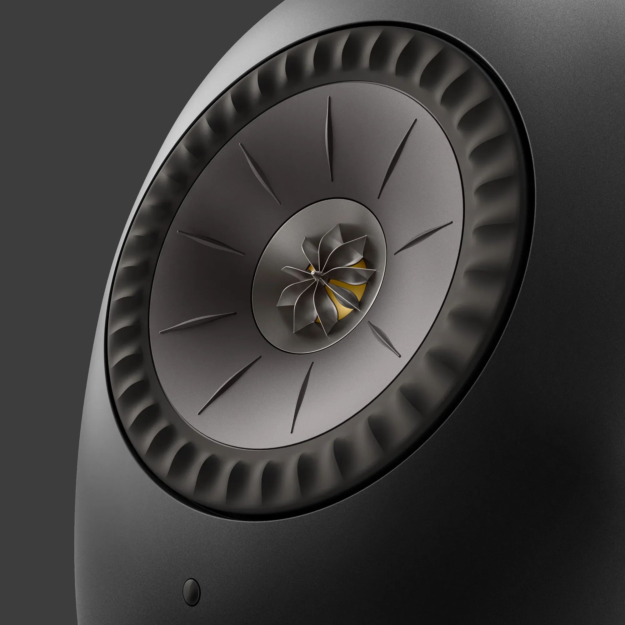KEF LS LUXE detail zosilňovača a chladiča
