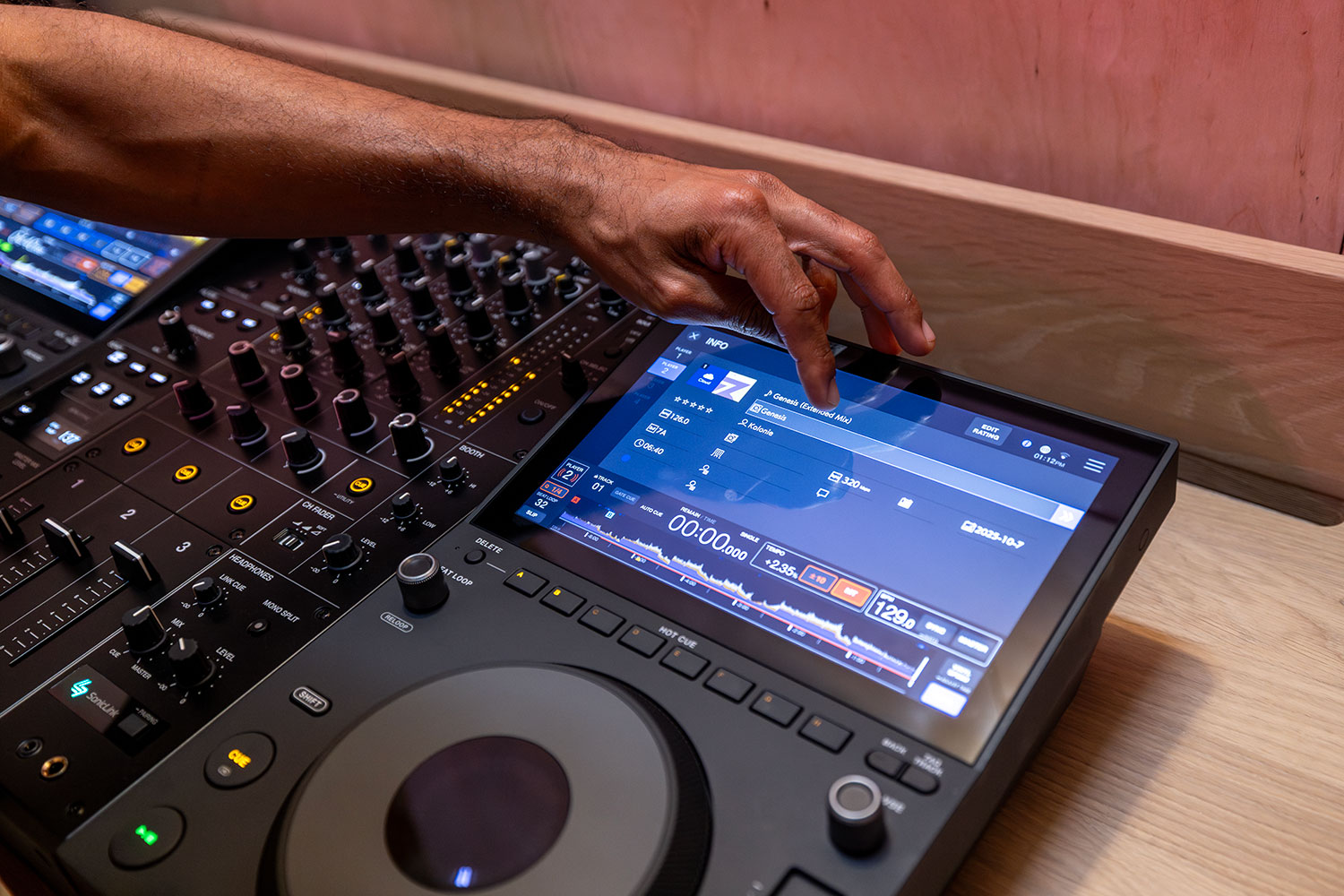 AlphaTheta CDJ-1500X Konektivita