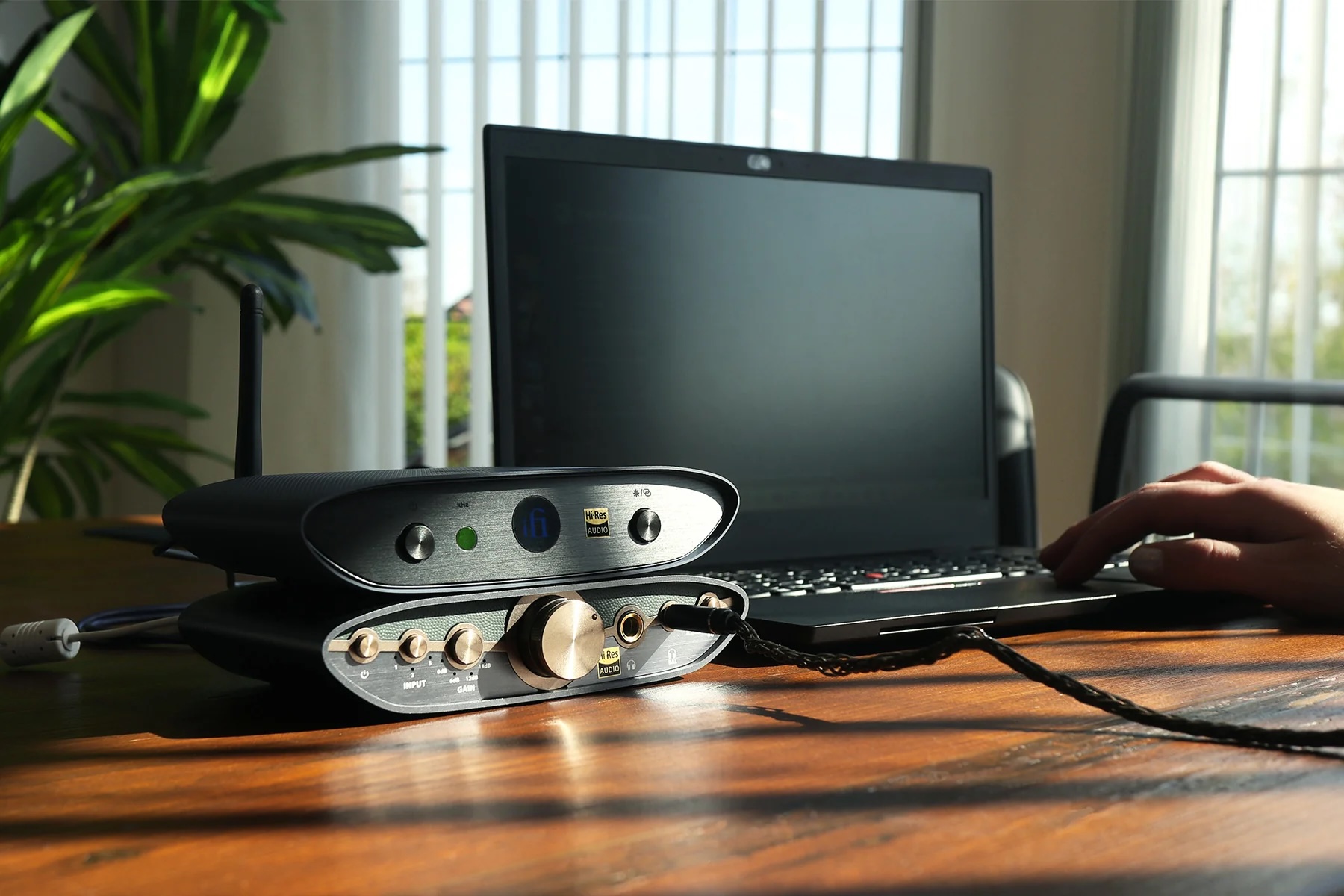 iFi ZEN Air Blue 2 připojený k domácí audio sestavě