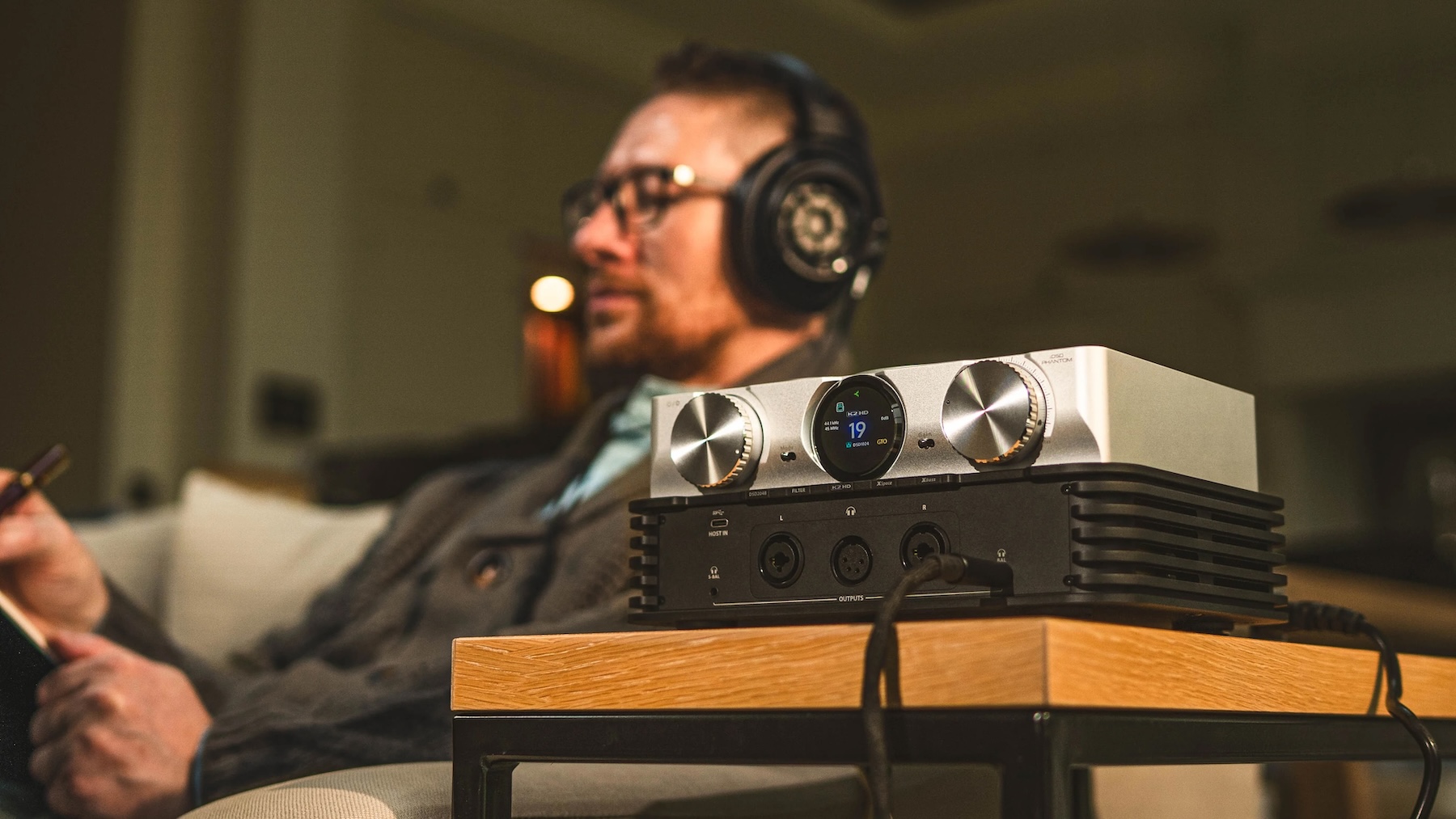 iFi iDSD Phantom v prémiové sluchátkové sestavě