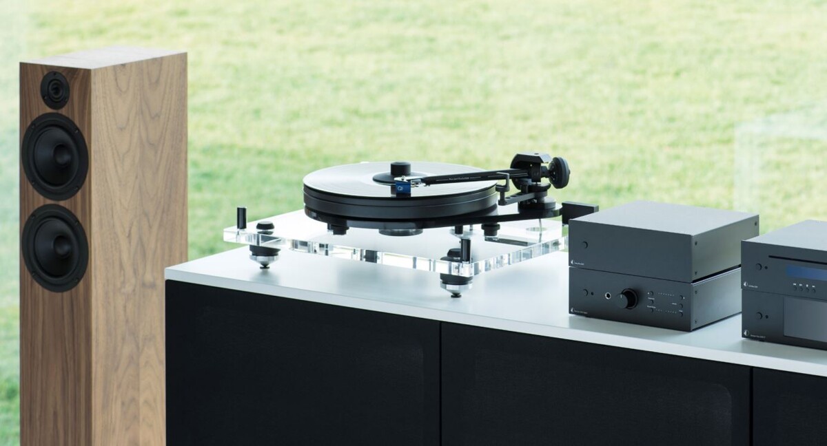 Pro-Ject 6-PerspeX Zadní konektory