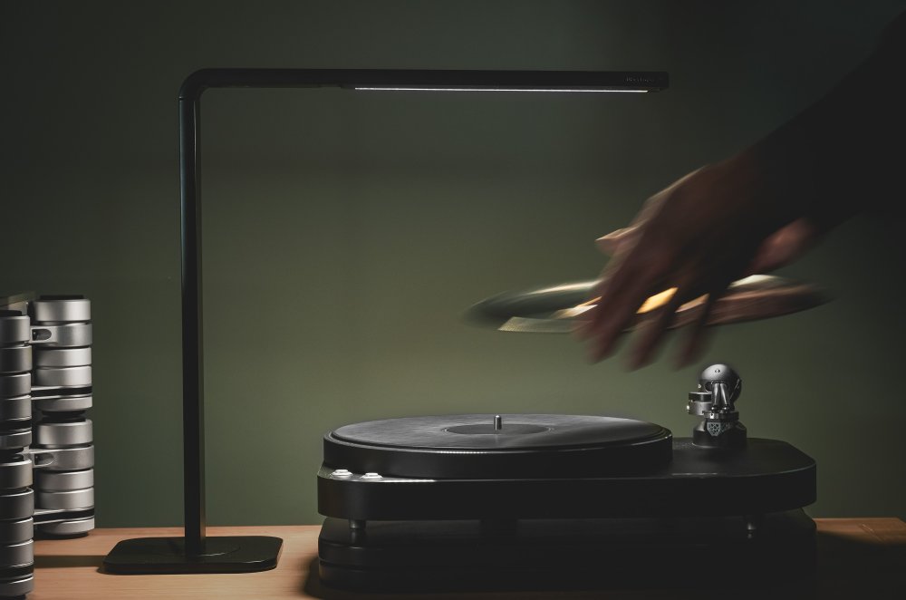 UberLight Frame 7200TL jako designové osvětlení audio sestavy