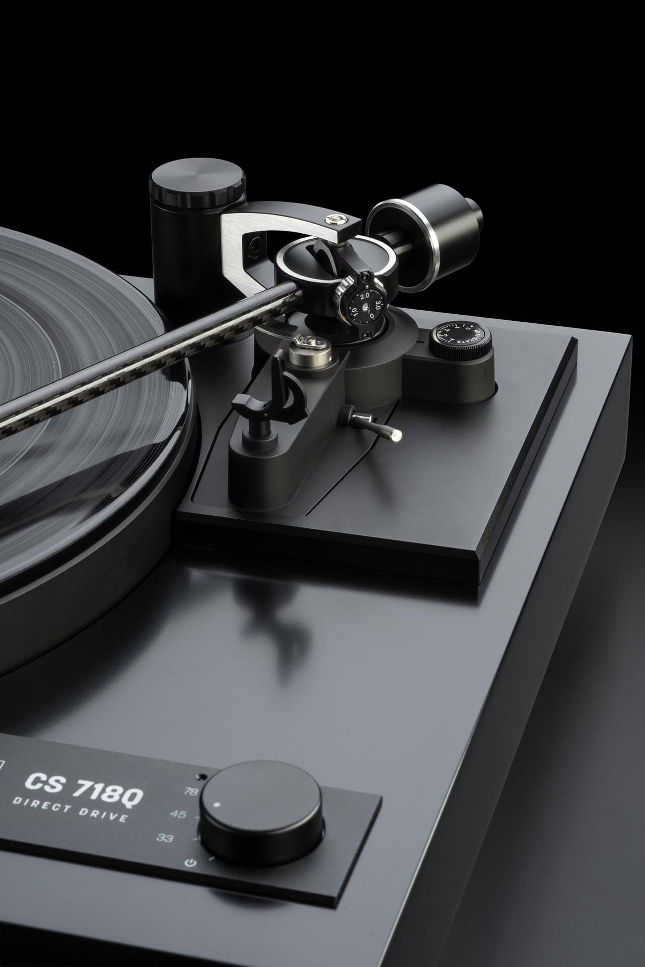 DUAL CS 718Q zadní panel s RCA a XLR konektory