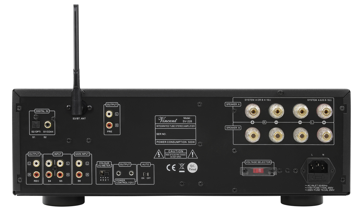 Zadní panel SV-228 s RCA digitálními vstupy Pre Out a Main In