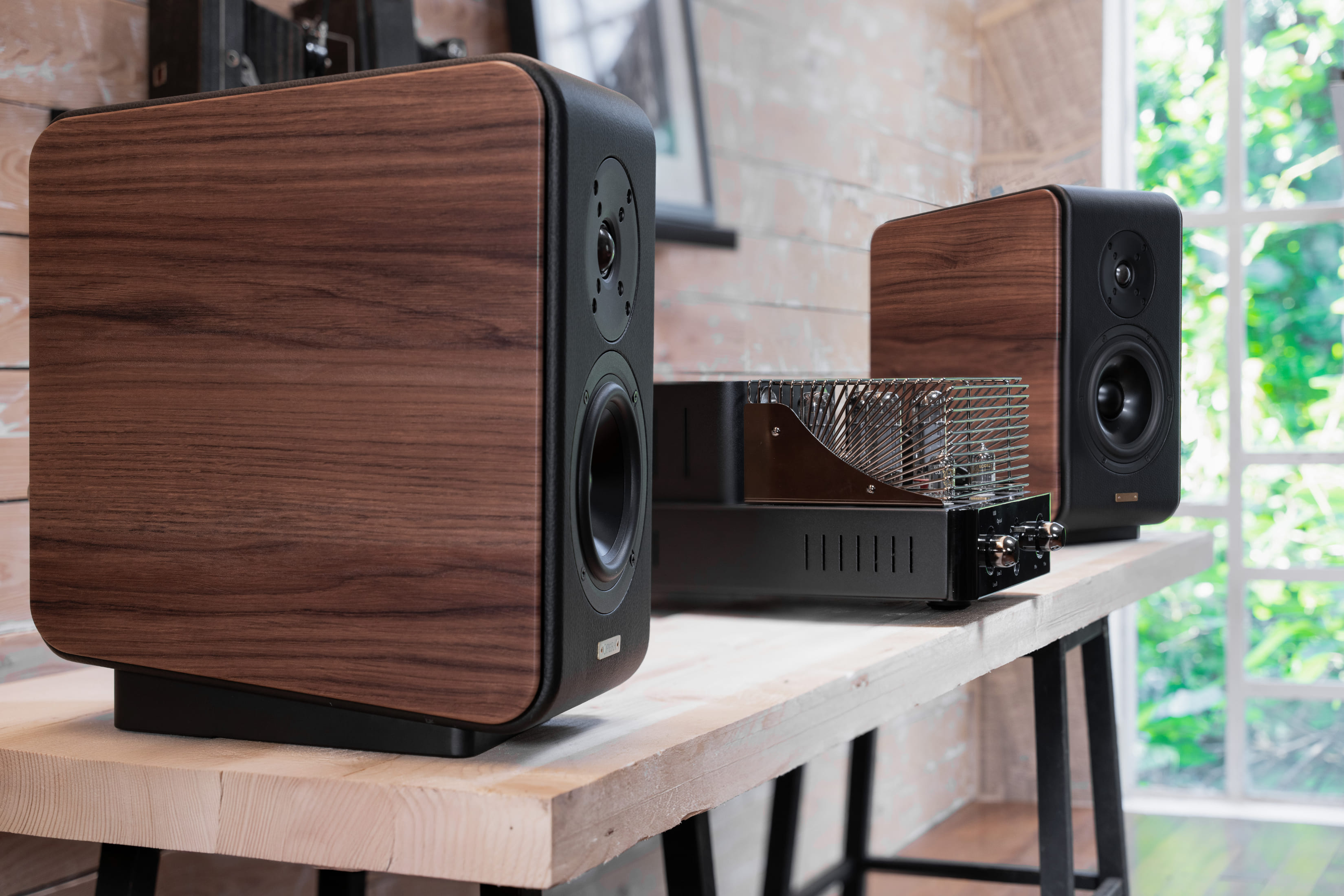 Unison Research S6 Black Edition lifestyle