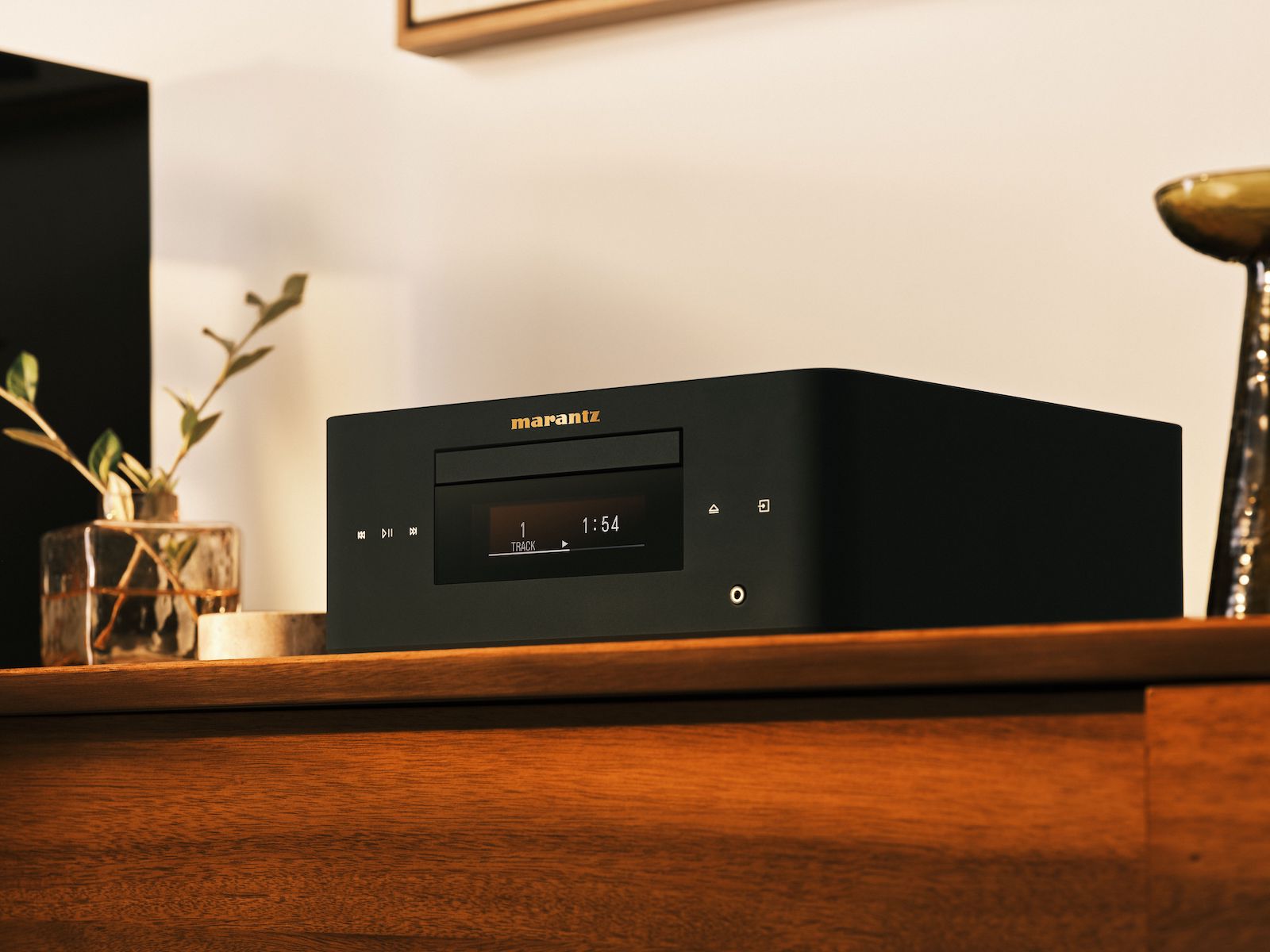 Černý síťový CD receiver Marantz MCR 60n DAB
