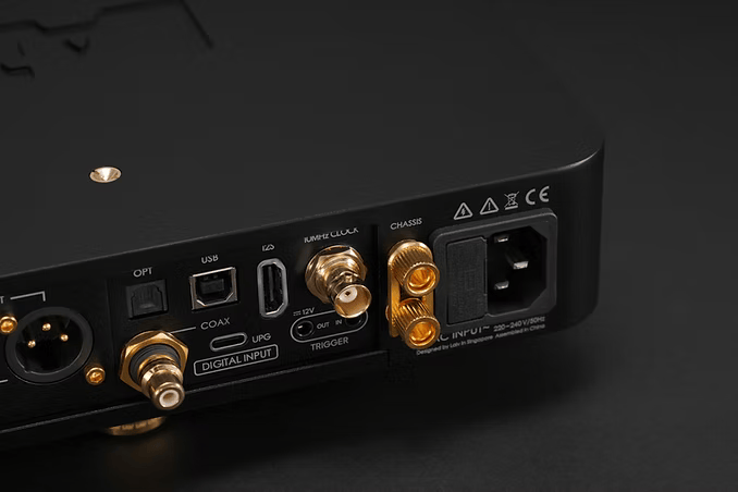 LAiV Harmony DAC 2 konektivita a 10 MHz clock vstup