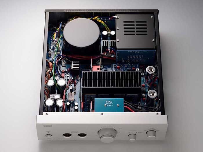 STAX SRM-T8000 toroidný transformátor a vnútorná konštrukcia
