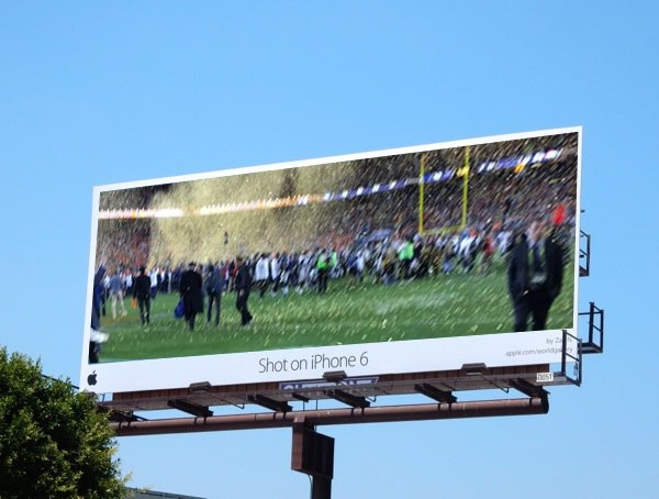 Apple CEO'su Tim Cook, iPhone'u biabır etdi!