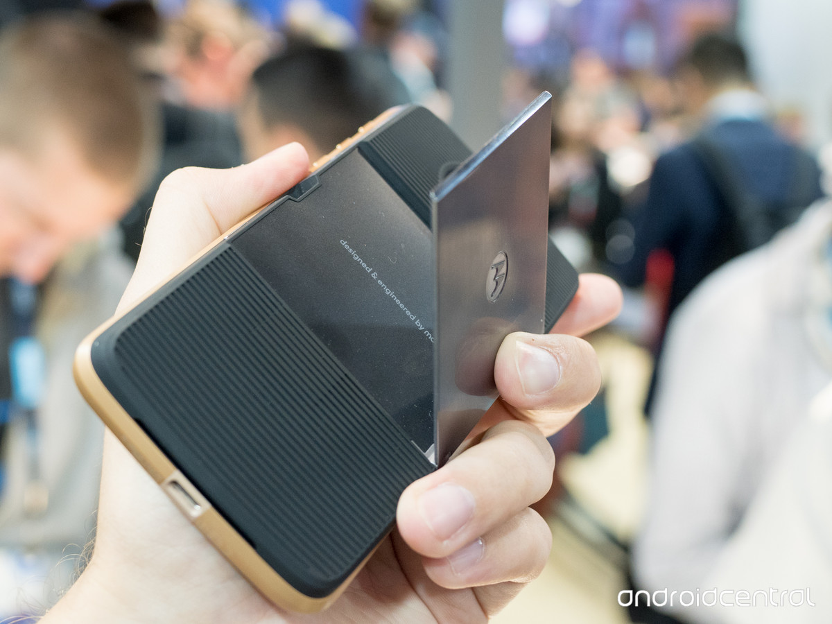 Motorola modulyar ağıllı telefonlar: Moto Z və Z Force modellərini təqdim etdi