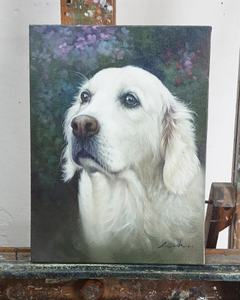 Pintura al óleo de un perro blanco contra un fondo oscuro