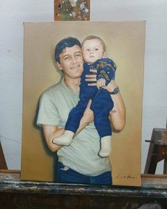 Pintura al óleo de un padre sosteniendo a un bebé