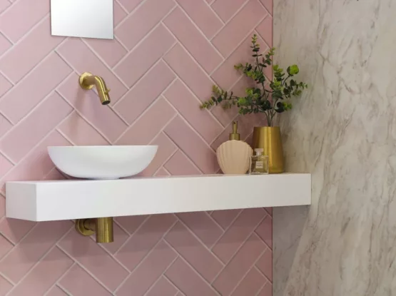 Fonteinset met waskom en gouden inbouwkraan