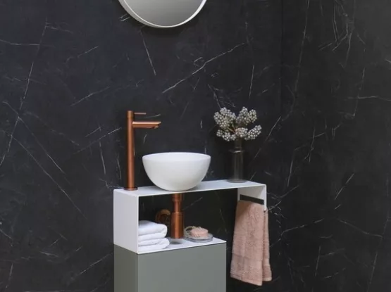 Moderne fonteinset met onderkast, waskom en kraan van geborsteld koper