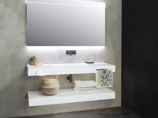 Italiaanse badkamer met strak badmeubel